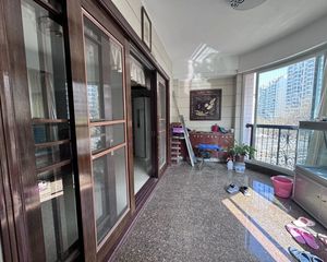 龙禧花园南区 步梯4楼147平3房东南北三面采光格局雅三阳台