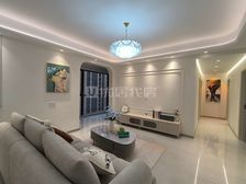 东站附近梧桐邑精装4居室 136平 电梯房 楼层好