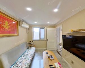 东城区精装全朝南小两居业主急售,精装拎包入住。