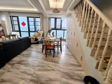 荣和大地2组 189平楼中楼 送大露台有车位