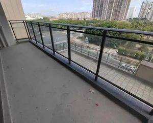 只要9XXX 一平湾璟名筑 125平3居 南北向毛坯