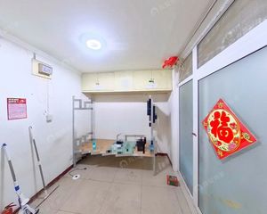 酒仙桥一层三居,使用面积大,满五年