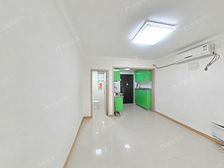 一楼,带阳光房,南北通透,岚皋路轨交交通。