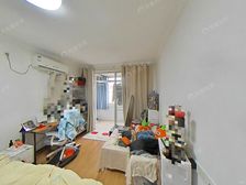 4站路到静安寺!目前的装修可以直接入住。看中可以谈,房东诚意