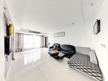 电梯房东边间,老装清爽中间楼层,房东诚心卖