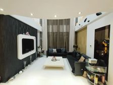 复地香栀花园 精装修 带车位 !! 看房随时 价格可议!