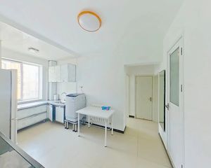 新上精装 南北通透两居 近地铁 3/5层 随时可看