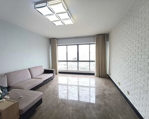 和美春天 5房2厅160万