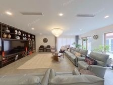 纳帕溪谷 园区中心位置,全新装修,五室三间朝南,南向绿地