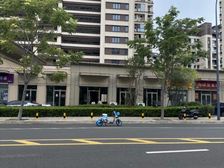 房东急售!租金4万,纯一层,可餐饮,文澜国宾新小区门口商铺