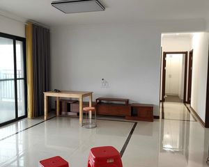 绿地新里璞悦公馆4房2厅80万