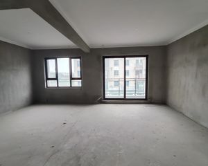 绿地观堂4室2厅3卫南朝向395.0万元/套出售