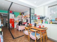 西边套全明两房一厅,天井搭了房间,看房预约,未用