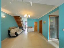 买一层送一层 使用面积一百多平 看房方便