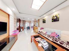 香城花园三区 南北双阳台顶带阁 带自库采光全天,诚意出售