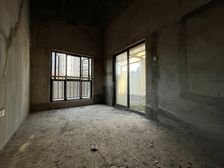 龙光普罗旺斯蓝钻联排别墅前后花园及车位