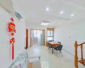 捡漏滨江长河口带电梯复试小户型2房送露台和阁楼江南实验