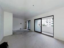 封闭式小区 一梯一户三室一书房