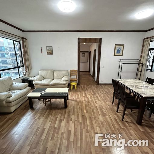 新上租盘 价格可谈 芳草园 3 房 117 方