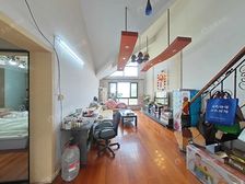 主卧朝南,交通便利,居家装修,客厅带阳台