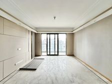 地铁口精装洋房 大四房 全天采光 单价一万二
