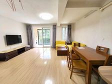万科花园小城住家装修的底楼带院子,一室一厅全明户型高