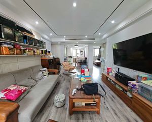 近地铁+00年的商品房+一梯两户+中间楼层
