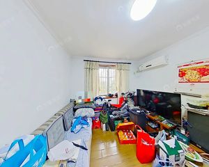 西湖边美院旁边新出全明东边套两房朝南,阳光好位置安静诚心卖