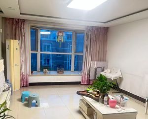 阳光佳苑瓷砖步梯房楼通透三室两厅