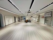 房东直租 银泰口现成服装场地 带豪华展厅 上下水