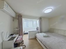 婚房自住精装修,电梯中层2居室,客厅、卫生间有窗户,满五