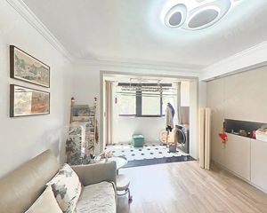 自住精装好房,格局方正视野佳,交通便利拎包即住