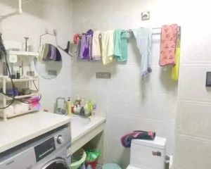 九中两室精装修拎包入住