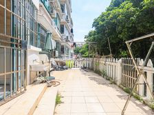 万景园 2房2厅2卫带大花园 板式小洋房
