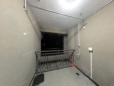 一口J房源近宝龙广场满五税少可做三房采光无遮挡任君装修