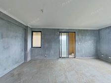 靠近大门,出行方便,边套大两房,稀缺户型,环境优美,居住舒适