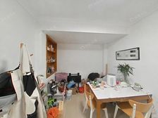 一楼带院子使用面积大,出门交通口方便,租金高,全明户型,可谈
