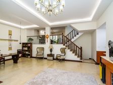 新上精装修大双拼别墅,三面大花园,带车库地下室露台,欢迎品鉴