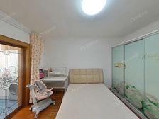靠近花园,中间楼层,南北通透,客厅有窗