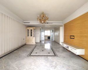 半岛荔园 4房2厅147万