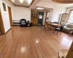 中山小区3室2厅2卫南朝向180.0万元/套出售