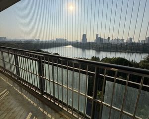 水岸华府 3房2厅95万