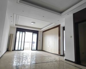 东方尊府精装修大4房朝南向,开发商精装,全新未入住