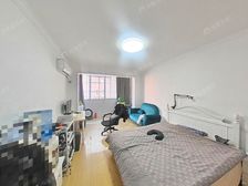 不靠马路,近小公园,出门3min到六号线,边套全明2楼