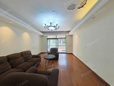 小区C位大复式,实用面积大,看房方便。