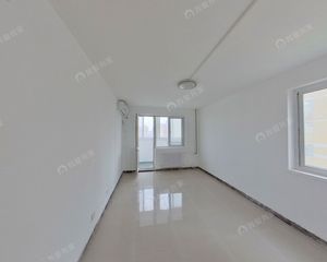 二环外,紧邻地铁北京南站,洋桥东里,南北向,三居室