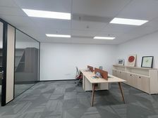 沧海路全新办公室98平带家具有共享会议室可拎包办公停车充足