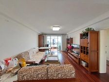 新上电梯高区 带产权车位 空间一辆迈巴赫 两梯两户 视野开阔