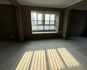 新兴岚湾小区3室2厅1卫南朝向100.0万元/套出售