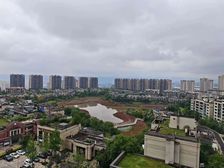 照母山光环商圈 必看香港置地 全中庭四房 门口商圈楼下地铁